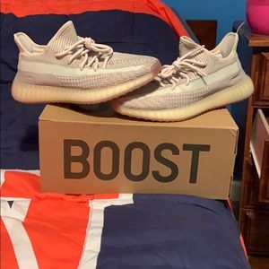 Yeezy boost 350 size 10 V2. Shoe type is citrin